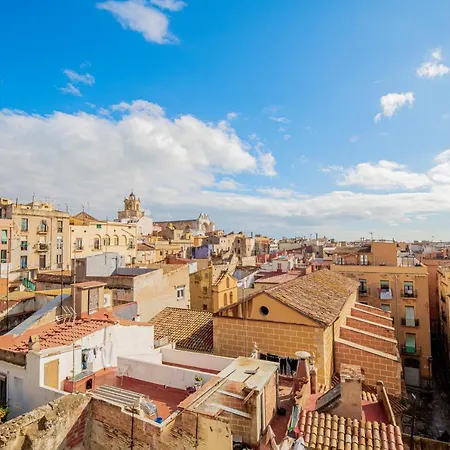 2 En La Muralla Romana Junto A La Catedral *