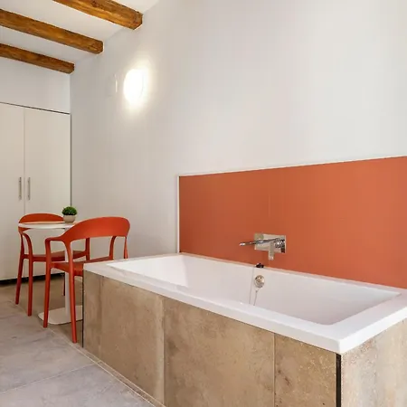 Port Apartsuite Bath Experience