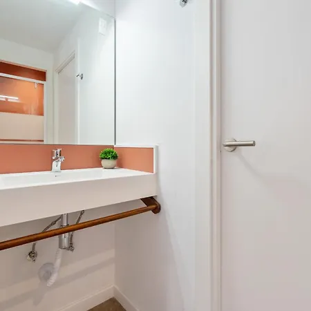 Port Apartsuite Bath Experience