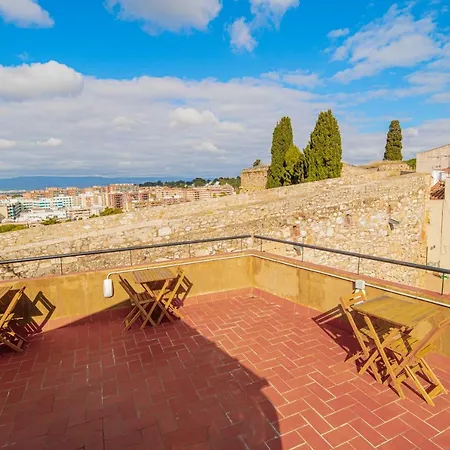 2 En La Muralla Romana Junto A La Catedral * Tarragona